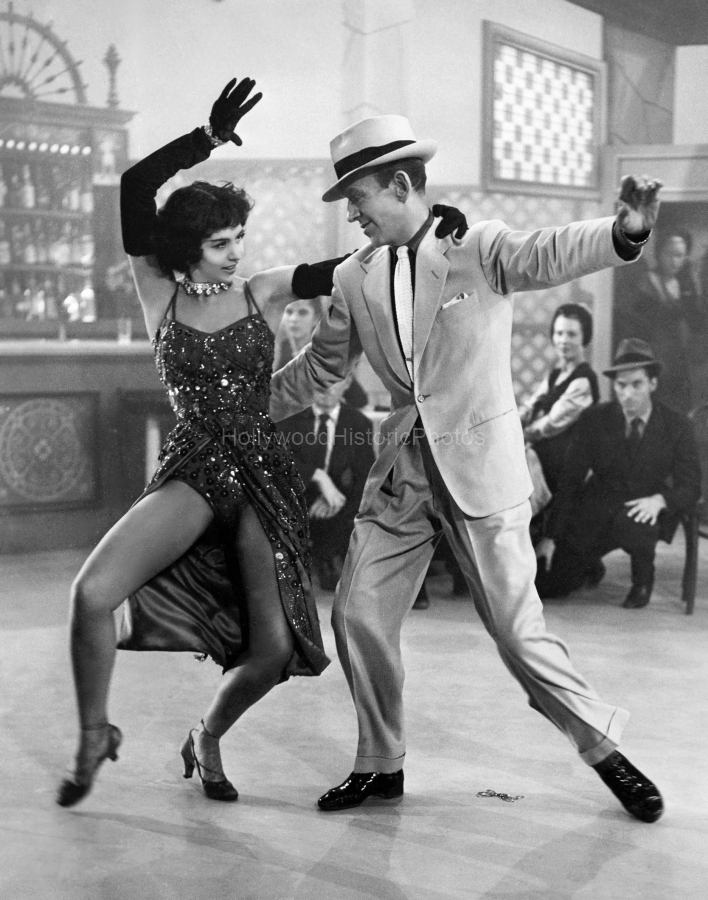 Cyd Charisse 1953 2 Fred Astaire in Band Wagon.jpg